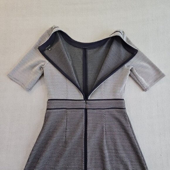 Ann Taylor Classic Knit Zip Back Dress Size 8 Short Sleeve Gray Black Old Money - Picture 13 of 16